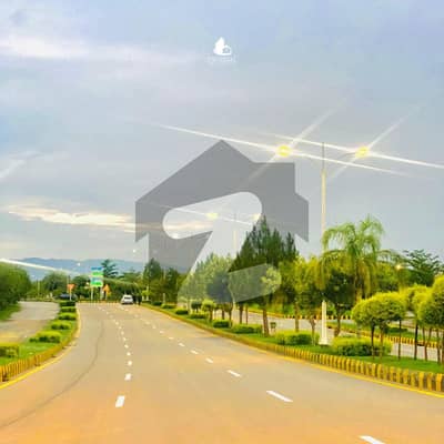 Main Road Size: 10 Marla Ideal Location Main Road Size: 10 Marla Ideal Location