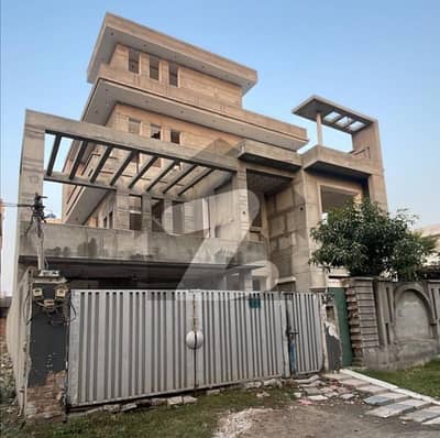 مرغزار آفیسرز کالونی لاہور میں 8 کمروں کا 1 کنال مکان 5.25 کروڑ میں برائے فروخت۔ مرغزار آفیسرز کالونی لاہور میں 8 کمروں کا 1 کنال مکان 5.25 کروڑ میں برائے فروخت۔