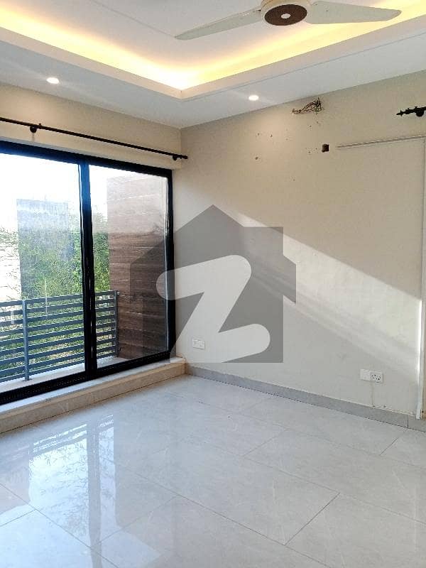 ڈی ۔ 12 اسلام آباد میں 4 کمروں کا 4 مرلہ مکان 3.85 کروڑ میں برائے فروخت۔