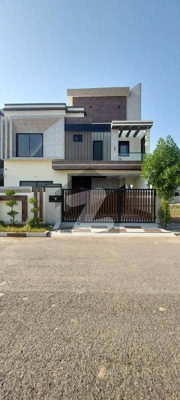 ڈائمنڈ سٹی غالب روڈ,سیالکوٹ میں 5 کمروں کا 10 مرلہ مکان 5.25 کروڑ میں برائے فروخت۔ ڈائمنڈ سٹی غالب روڈ,سیالکوٹ میں 5 کمروں کا 10 مرلہ مکان 5.25 کروڑ میں برائے فروخت۔