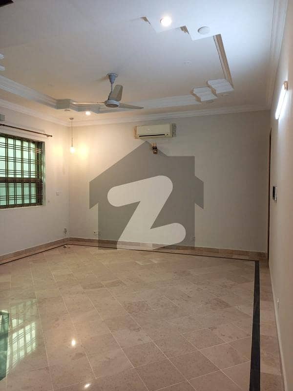 ایف ۔ 11/3 ایف ۔ 11,اسلام آباد میں 7 کمروں کا 1 کنال مکان 20.0 کروڑ میں برائے فروخت۔