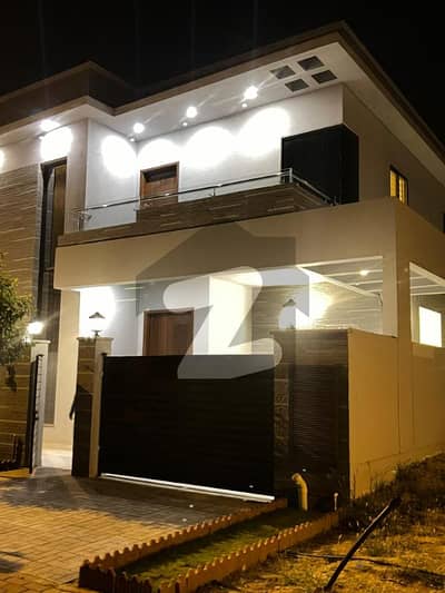 بحریہ ٹاؤن - پریسنٹ 16 بحریہ ٹاؤن کراچی,کراچی میں 5 کمروں کا 11 مرلہ مکان 2.5 کروڑ میں برائے فروخت۔