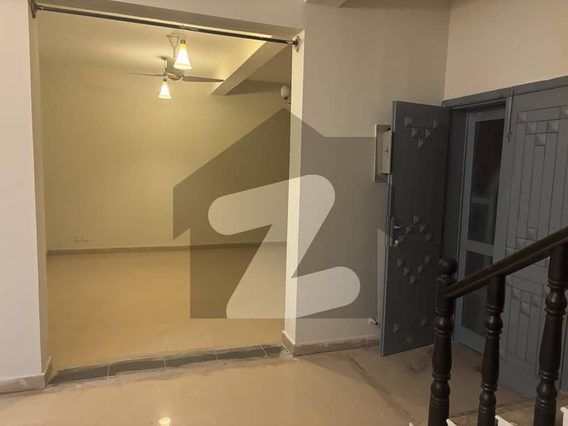 عسکری 13 راولپنڈی میں 4 کمروں کا 8 مرلہ مکان 5.2 کروڑ میں برائے فروخت۔ عسکری 13 راولپنڈی میں 4 کمروں کا 8 مرلہ مکان 5.2 کروڑ میں برائے فروخت۔