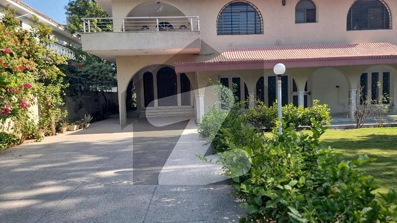 A Beautiful Full House For Rent With Lawn