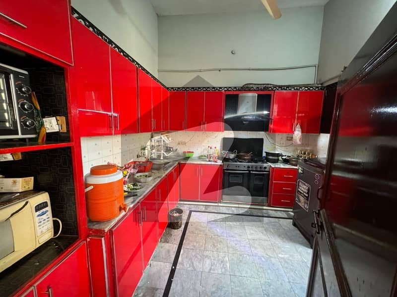 غلام محمد آباد فیصل آباد میں 2 کمروں کا 6 مرلہ بالائی پورشن 37.0 ہزار میں کرایہ پر دستیاب ہے۔ غلام محمد آباد فیصل آباد میں 2 کمروں کا 6 مرلہ بالائی پورشن 37.0 ہزار میں کرایہ پر دستیاب ہے۔