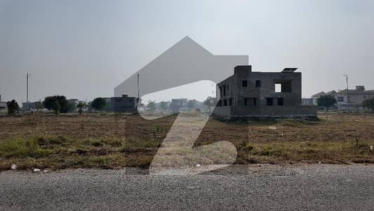 ڈی ایچ اے فیز 7 - بلاک ٹی فیز 7,ڈیفنس (ڈی ایچ اے),لاہور میں 1 کنال رہائشی پلاٹ 2.98 کروڑ میں برائے فروخت۔