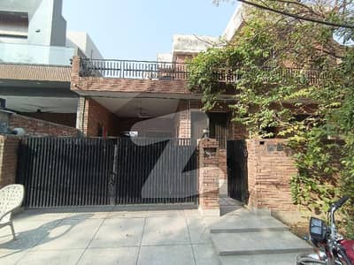 ڈی ایچ اے فیز 3 ڈیفنس (ڈی ایچ اے),لاہور میں 4 کمروں کا 10 مرلہ مکان 1.5 لاکھ میں کرایہ پر دستیاب ہے۔