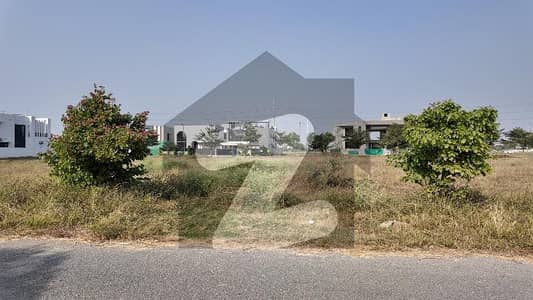 12 MARLA PLOT EASY APPROACH NEAR PARK