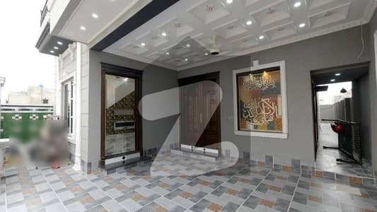 ایل ڈی اے ایوینیو ۔ بلاک ایم ایل ڈی اے ایوینیو,لاہور میں 6 کمروں کا 10 مرلہ مکان 3.45 کروڑ میں برائے فروخت۔