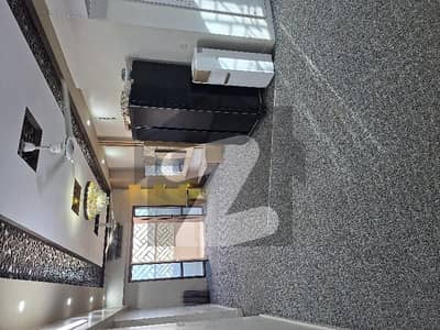 خالد بِن ولید روڈ کراچی میں 4 کمروں کا 10 مرلہ فلیٹ 6.0 کروڑ میں برائے فروخت۔