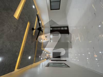 سِی ویو اپارٹمنٹس کراچی میں 3 کمروں کا 11 مرلہ فلیٹ 6.25 کروڑ میں برائے فروخت۔