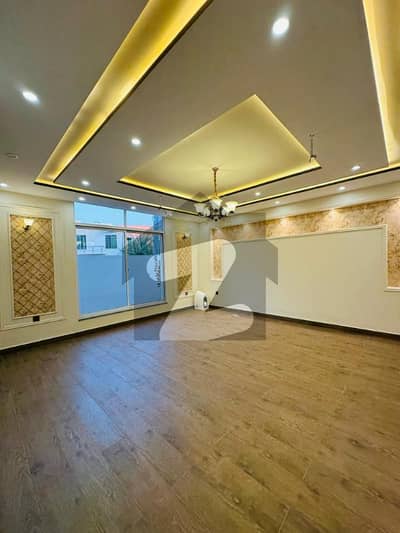 بش ایگزیکٹو ولاز ملتان میں 5 کمروں کا 9 مرلہ مکان 3.75 کروڑ میں برائے فروخت۔