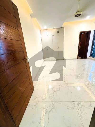 عسکری 10 - سیکٹر ایس عسکری 10,عسکری,لاہور میں 4 کمروں کا 13 مرلہ فلیٹ 1.58 لاکھ میں کرایہ پر دستیاب ہے۔ عسکری 10 - سیکٹر ایس عسکری 10,عسکری,لاہور میں 4 کمروں کا 13 مرلہ فلیٹ 1.58 لاکھ میں کرایہ پر دستیاب ہے۔