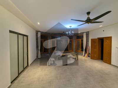 ایف ۔ 10 اسلام آباد میں 5 کمروں کا 1 کنال مکان 3.8 لاکھ میں کرایہ پر دستیاب ہے۔