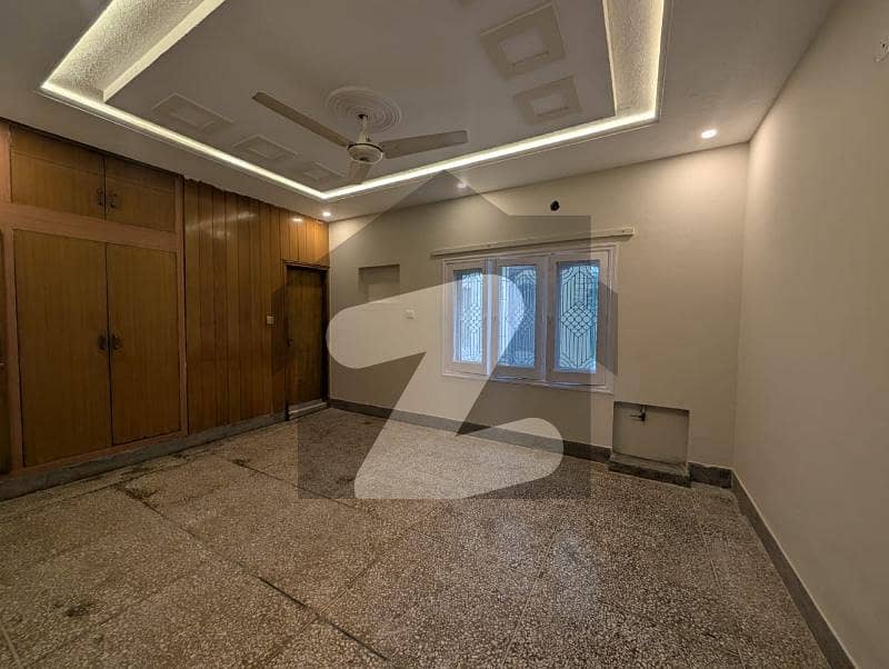 ایف ۔ 11 اسلام آباد میں 4 کمروں کا 1 کنال مکان 3.8 لاکھ میں کرایہ پر دستیاب ہے۔