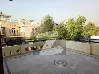 ای ۔ 11 اسلام آباد میں 3 کمروں کا 1 کنال بالائی پورشن 1.5 لاکھ میں کرایہ پر دستیاب ہے۔