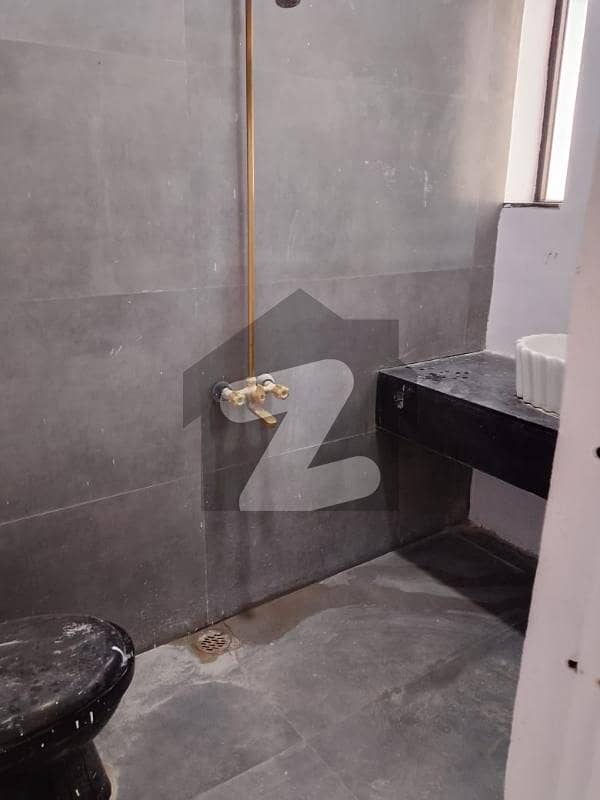 I-8 Good location Upper portion available for rent