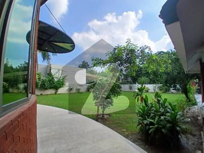 ڈی ایچ اے فیز 2 ڈیفنس (ڈی ایچ اے),لاہور میں 5 کمروں کا 2 کنال مکان 5.49 لاکھ میں کرایہ پر دستیاب ہے۔