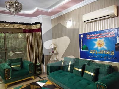 جوہر ٹاؤن فیز 2 جوہر ٹاؤن,لاہور میں 5 کمروں کا 16 مرلہ مکان 6.0 کروڑ میں برائے فروخت۔ جوہر ٹاؤن فیز 2 جوہر ٹاؤن,لاہور میں 5 کمروں کا 16 مرلہ مکان 6.0 کروڑ میں برائے فروخت۔