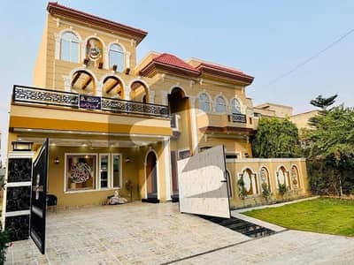 واپڈا ٹاؤن لاہور میں 6 کمروں کا 1 کنال مکان 6.2 کروڑ میں برائے فروخت۔ واپڈا ٹاؤن لاہور میں 6 کمروں کا 1 کنال مکان 6.2 کروڑ میں برائے فروخت۔