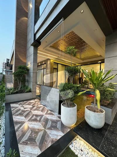 ڈی ایچ اے فیز 7 ڈیفنس (ڈی ایچ اے),لاہور میں 5 کمروں کا 1 کنال مکان 7.3 کروڑ میں برائے فروخت۔