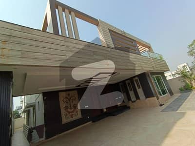 ڈی ایچ اے فیز 6 ڈیفنس (ڈی ایچ اے),لاہور میں 6 کمروں کا 1 کنال مکان 3.75 لاکھ میں کرایہ پر دستیاب ہے۔