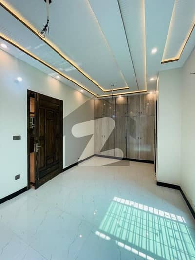 ایل ڈی اے ایوینیو ۔ بلاک ایچ ایل ڈی اے ایوینیو,لاہور میں 3 کمروں کا 1 کنال بالائی پورشن 81.0 ہزار میں کرایہ پر دستیاب ہے۔