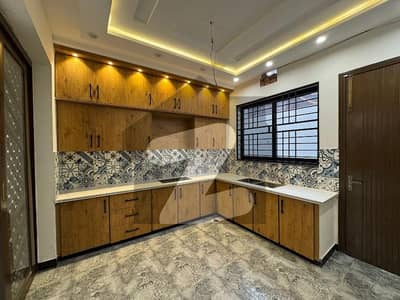 بہادر پور ملتان میں 5 کمروں کا 10 مرلہ مکان 2.8 کروڑ میں برائے فروخت۔