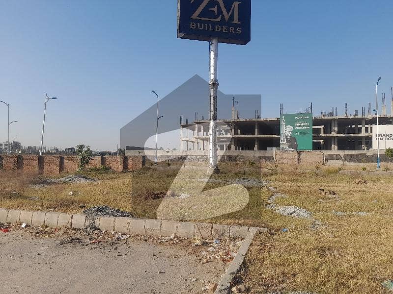 plot available in prime location of bahria paradise