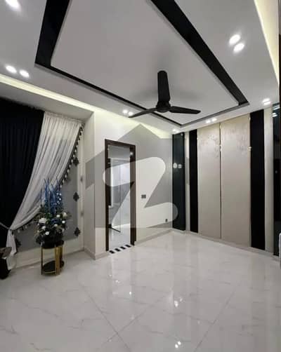 بحریہ ٹاؤن ۔ بلاک بی بی بحریہ ٹاؤن سیکٹرڈی,بحریہ ٹاؤن,لاہور میں 2 کمروں کا 5 مرلہ مکان 50.0 ہزار میں کرایہ پر دستیاب ہے۔