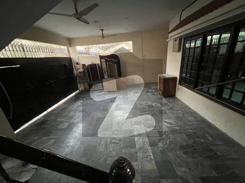 Spacious Ground Floor Portion Spacious Ground Floor Portion