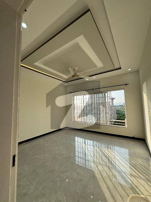 14 Marla beautiful location upper portion for rent