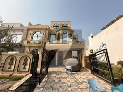 10 Marla Luxuury House for sale in Etihad Town Phase 1 Lahore