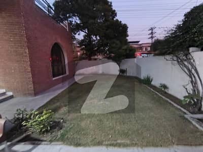 ڈی ایچ اے فیز 1 ڈیفنس (ڈی ایچ اے),لاہور میں 5 کمروں کا 1 کنال مکان 2.4 لاکھ میں کرایہ پر دستیاب ہے۔ ڈی ایچ اے فیز 1 ڈیفنس (ڈی ایچ اے),لاہور میں 5 کمروں کا 1 کنال مکان 2.4 لاکھ میں کرایہ پر دستیاب ہے۔