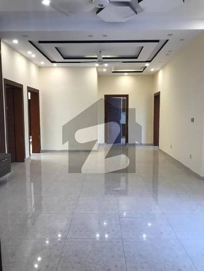 بحریہ گرینز۔ اوورسیز انکلیو بحریہ ٹاؤن فیز 8,بحریہ ٹاؤن راولپنڈی,راولپنڈی میں 5 کمروں کا 10 مرلہ مکان 1.45 لاکھ میں کرایہ پر دستیاب ہے۔