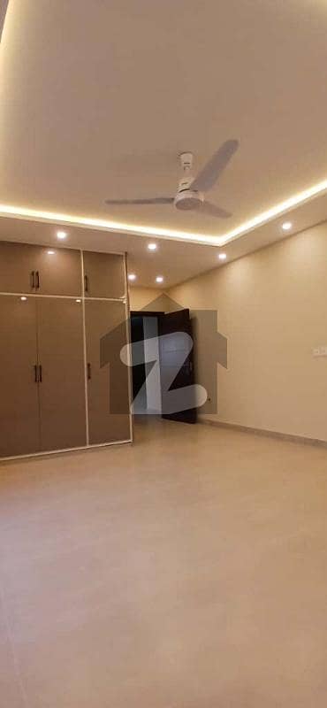 ایف ۔ 10 اسلام آباد میں 10 کمروں کا 1 کنال مکان 9.0 لاکھ میں کرایہ پر دستیاب ہے۔