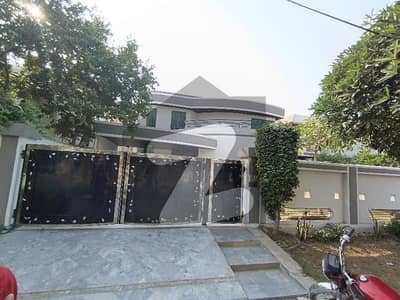 ڈی ایچ اے فیز 4 ڈیفنس (ڈی ایچ اے),لاہور میں 5 کمروں کا 1 کنال مکان 2.5 لاکھ میں کرایہ پر دستیاب ہے۔ ڈی ایچ اے فیز 4 ڈیفنس (ڈی ایچ اے),لاہور میں 5 کمروں کا 1 کنال مکان 2.5 لاکھ میں کرایہ پر دستیاب ہے۔