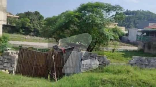 بہارہ کھوہ اسلام آباد میں 2 کنال کمرشل پلاٹ 28.8 کروڑ میں برائے فروخت۔