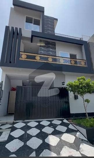 فیصل ہلز ۔ ایگزیکٹو بلاک فیصل ہلز,اسلام آباد میں 4 کمروں کا 5 مرلہ مکان 2.1 کروڑ میں برائے فروخت۔ فیصل ہلز ۔ ایگزیکٹو بلاک فیصل ہلز,اسلام آباد میں 4 کمروں کا 5 مرلہ مکان 2.1 کروڑ میں برائے فروخت۔