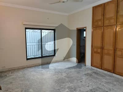 ایف ۔ 11 اسلام آباد میں 3 کمروں کا 1 کنال بالائی پورشن 2.4 لاکھ میں کرایہ پر دستیاب ہے۔