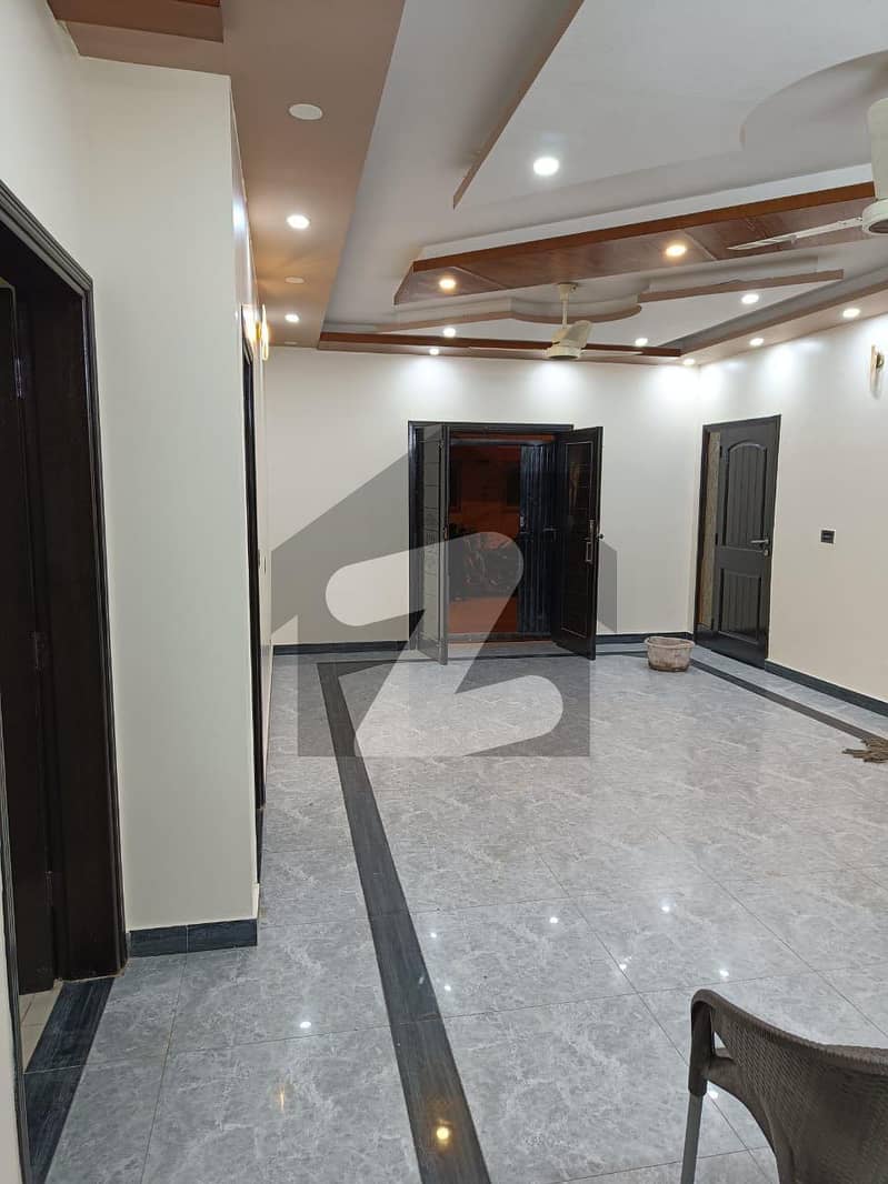 GROUND FLOOR PORTION IN MANIYAS SOCIETY GROUND FLOOR PORTION IN MANIYAS SOCIETY