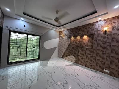 پیراگون سٹی لاہور میں 3 کمروں کا 5 مرلہ مکان 2.1 کروڑ میں برائے فروخت۔ پیراگون سٹی لاہور میں 3 کمروں کا 5 مرلہ مکان 2.1 کروڑ میں برائے فروخت۔