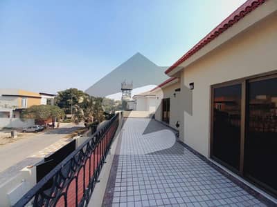 1 KANAL SLIGHTLY USED HOUSE WITH BASEMENT FOR SALE NEAR TO PARK NEAR TO MOSQUE AT DHA PHASE 5