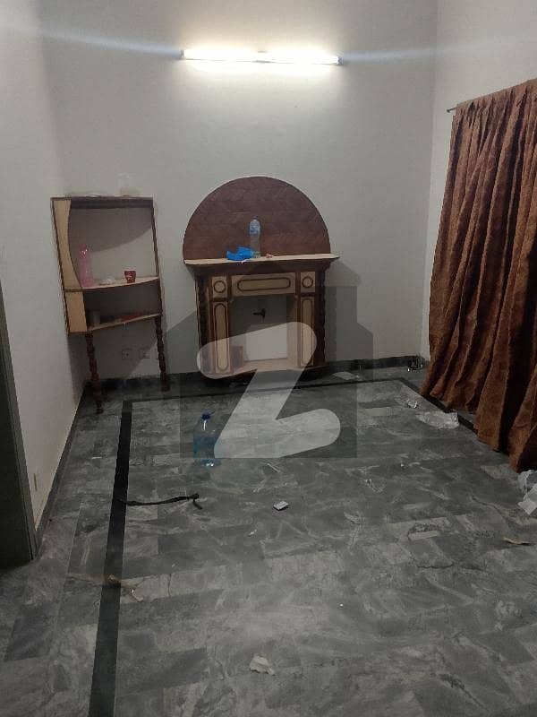 پشاور روڈ راولپنڈی میں 2 کمروں کا 5 مرلہ بالائی پورشن 33.0 ہزار میں کرایہ پر دستیاب ہے۔ پشاور روڈ راولپنڈی میں 2 کمروں کا 5 مرلہ بالائی پورشن 33.0 ہزار میں کرایہ پر دستیاب ہے۔