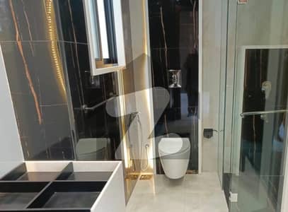 ڈی ایچ اے فیز 5 - بلاک ای فیز 5,ڈیفنس (ڈی ایچ اے),لاہور میں 3 کمروں کا 1 کنال بالائی پورشن 1.62 لاکھ میں کرایہ پر دستیاب ہے۔