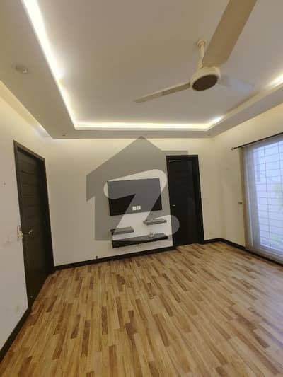 ڈی ایچ اے فیز 5 ڈیفنس (ڈی ایچ اے),لاہور میں 5 کمروں کا 10 مرلہ مکان 2.3 لاکھ میں کرایہ پر دستیاب ہے۔ ڈی ایچ اے فیز 5 ڈیفنس (ڈی ایچ اے),لاہور میں 5 کمروں کا 10 مرلہ مکان 2.3 لاکھ میں کرایہ پر دستیاب ہے۔