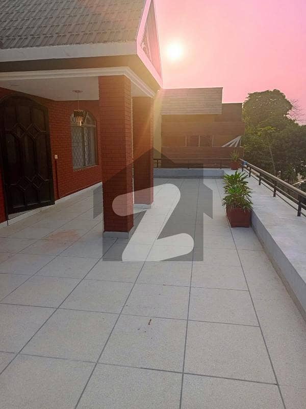 ڈی ایچ اے فیز 3 ڈیفنس (ڈی ایچ اے),لاہور میں 3 کمروں کا 1 کنال بالائی پورشن 2.0 لاکھ میں کرایہ پر دستیاب ہے۔