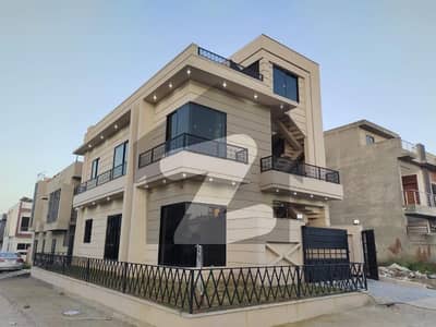 بی ۔ 17 اسلام آباد میں 4 کمروں کا 5 مرلہ مکان 2.8 کروڑ میں برائے فروخت۔