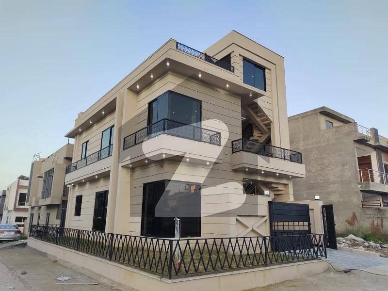 بی ۔ 17 اسلام آباد میں 4 کمروں کا 5 مرلہ مکان 2.8 کروڑ میں برائے فروخت۔