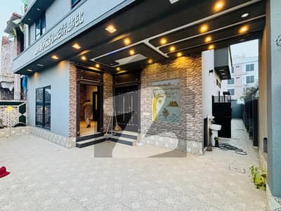 سٹی ہاؤسنگ سوسائٹی گوجرانوالہ میں 6 کمروں کا 11 مرلہ مکان 3.5 کروڑ میں برائے فروخت۔